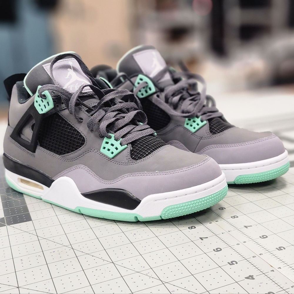 Jordan 4 Retro Green Glow || Size 12